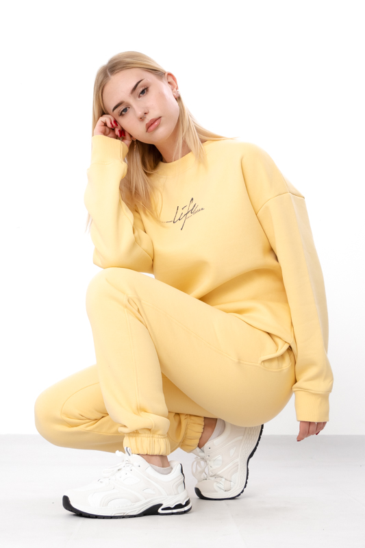 Костюм жіночий